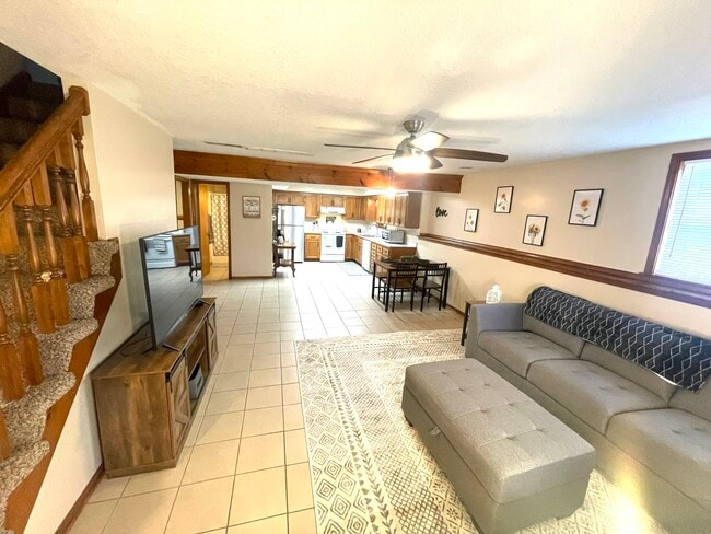 Building Photo - 408 Summerset Dr