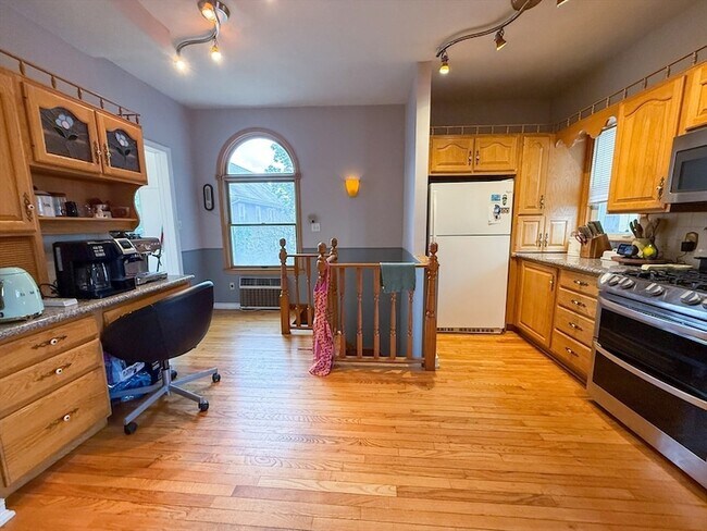 Building Photo - 56 Bowdoin St