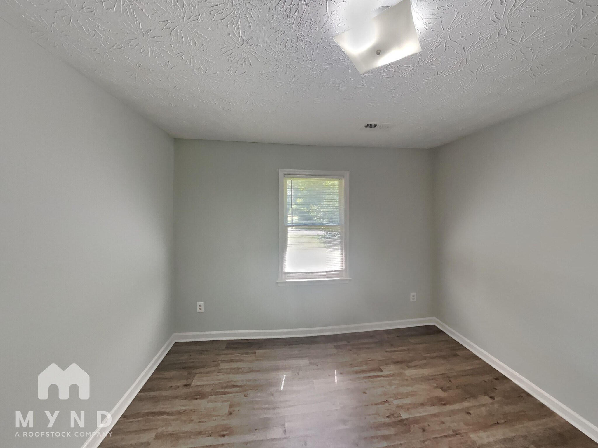 Building Photo - 65 Mountain View Cir
