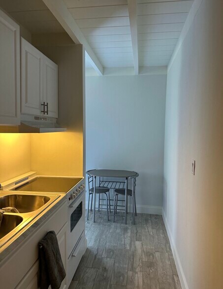 Building Photo - 1174 8th Ave N