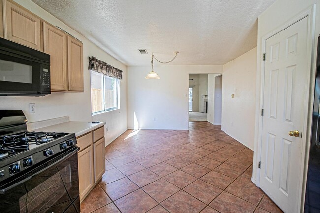 Building Photo - 11311 Campo Del Oso Ave NE