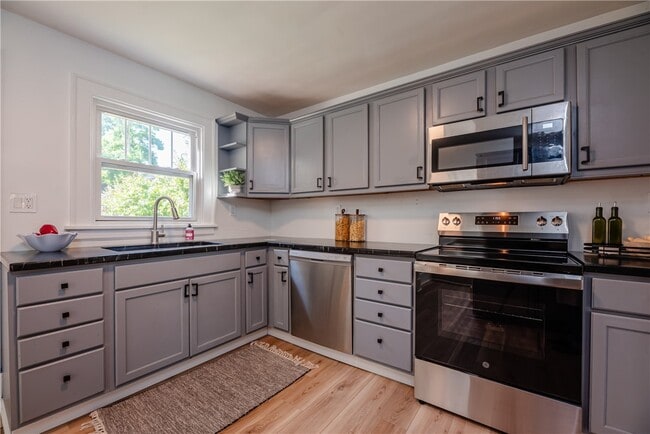 Building Photo - 116 W Spruce St