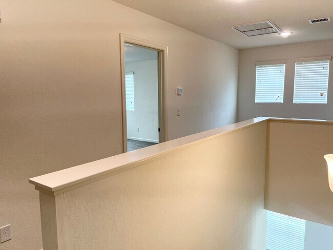 Building Photo - 3/2.5 In North Clovis Near Buchanan High School