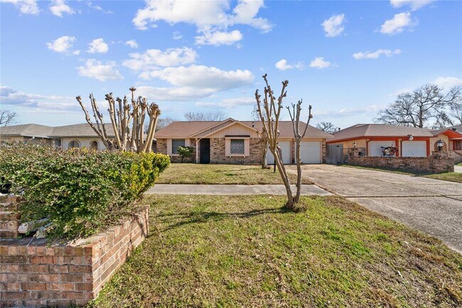 Building Photo - 9746 Seeker St