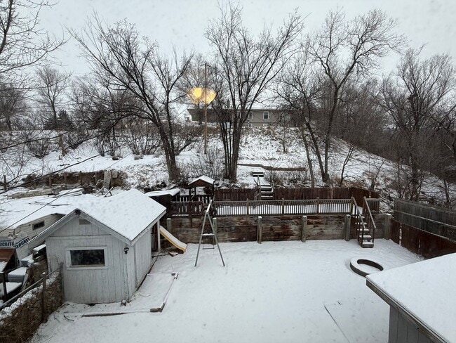 Building Photo - 3 Bedroom Home