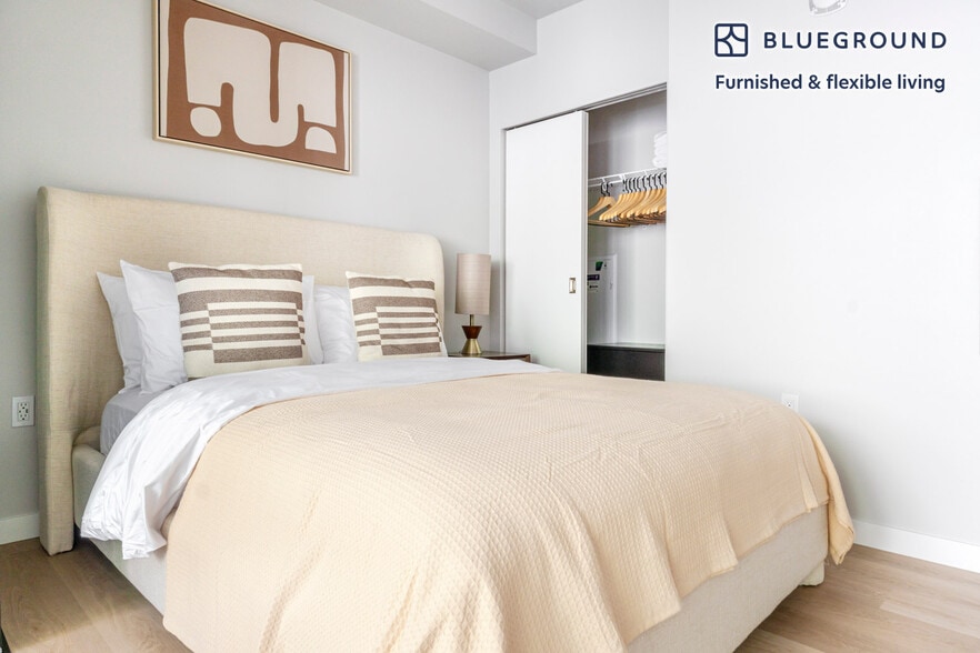 Building Photo - 2222 15th Ave W