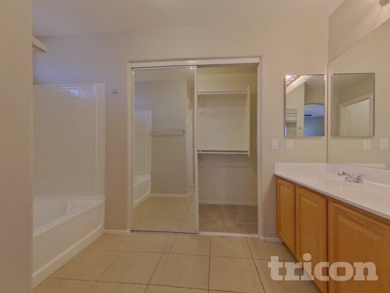 Building Photo - 22040 W Gardenia Dr