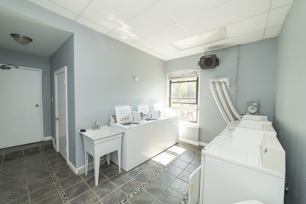 Building Photo - 627.5 W Barry Ave