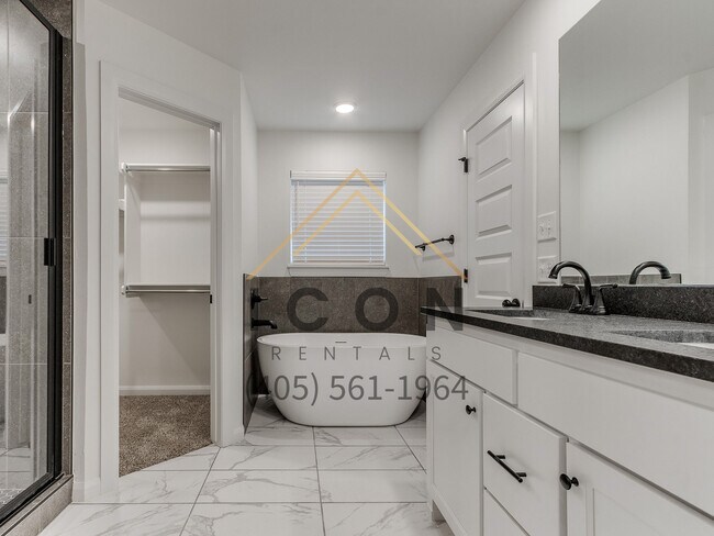 Building Photo - 5001 SE 86th St