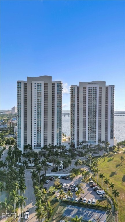 Building Photo - 3000 Oasis Grand Blvd