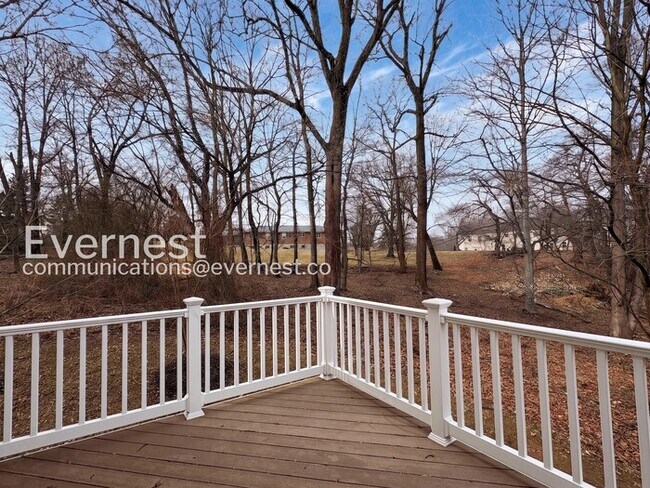 Building Photo - Spacious Living with Fireplace, Deck & Garage / 3 Bed & 4 Bath / Available Now!