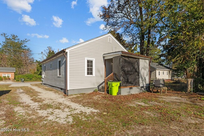 Building Photo - 605 Neuse Ave