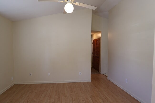 Building Photo - 819 15th St