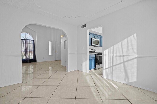 Building Photo - 6780 Dakota Ridge Dr