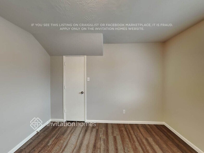 Building Photo - 11223 S Country Club Green Dr