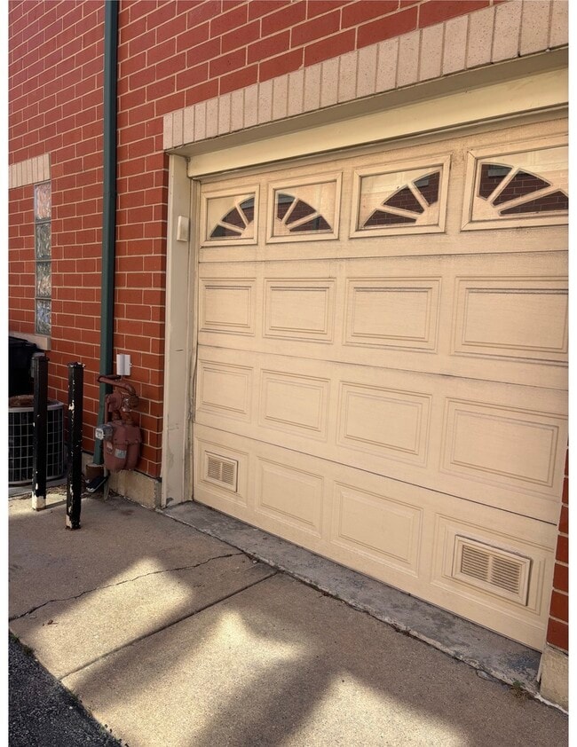 Building Photo - 2105 S Tan Ct