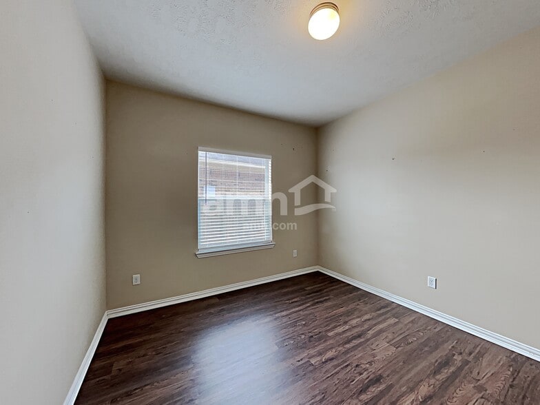 Building Photo - 28914 Hidden Lake Ct