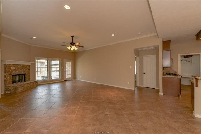 Building Photo - 1011 Emerald Dove Ave