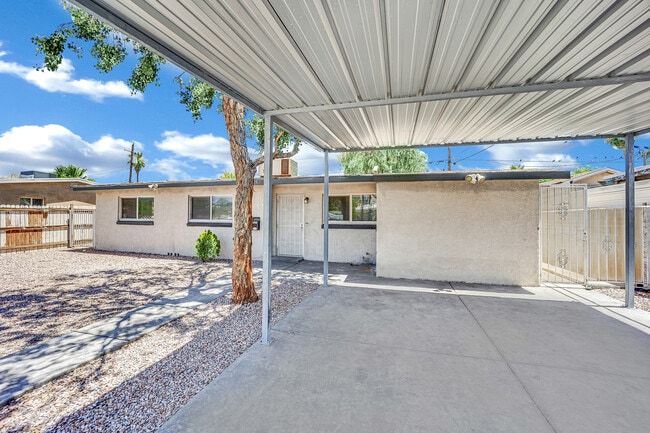 Building Photo - 2221 Santa Clara Dr