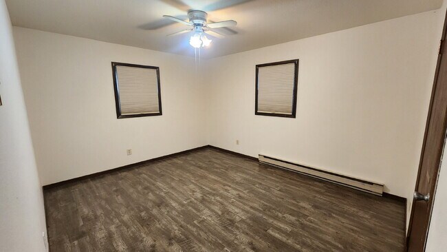 Building Photo - 3 Bedroom Duplex with Large Yard & Attache...