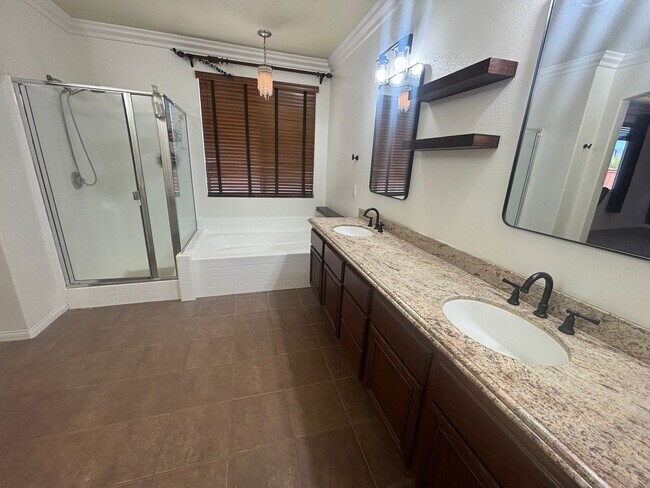 Building Photo - 3-Bedroom Single-Story Home with Smart Features & Remodeled Kitchen in Castaic!