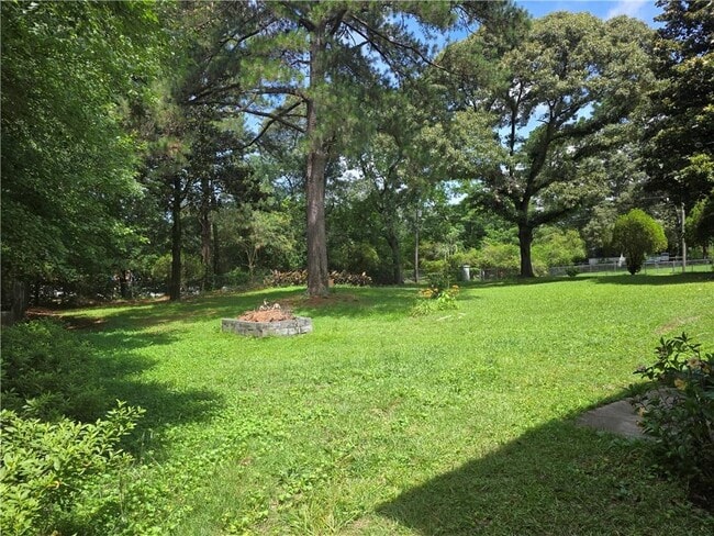 Building Photo - 3533 Charlotte Dr