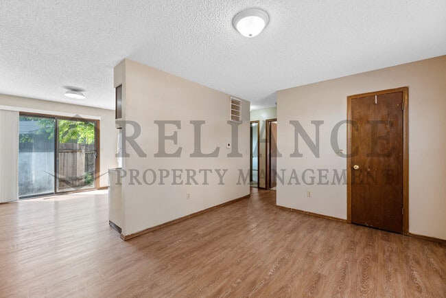 Building Photo - 1318 Peach Ave