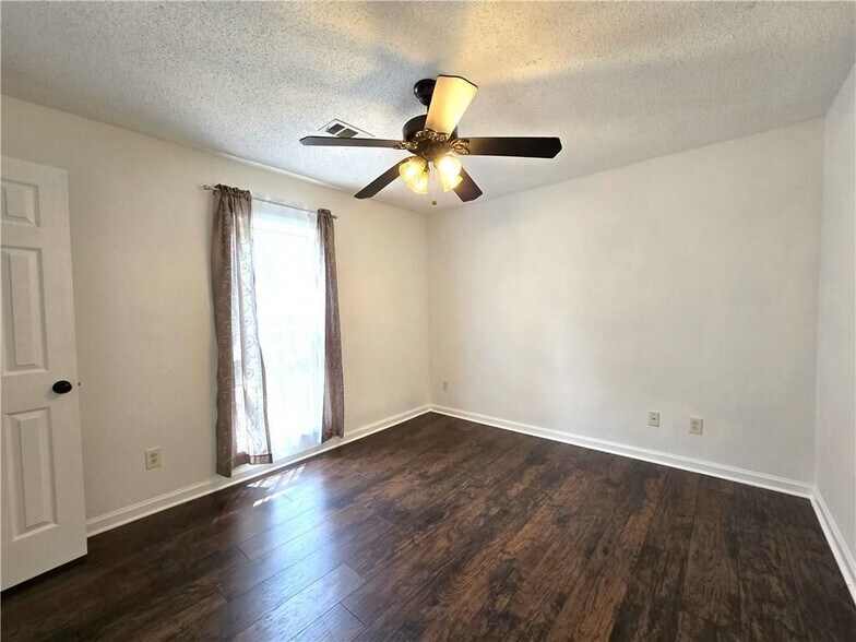 Building Photo - 245 Crofton Ridge