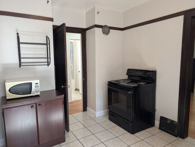 Building Photo - 3458 W 136th St
