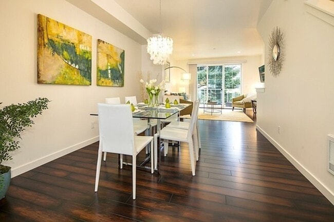 Building Photo - Newcastle Waterfront 2BD 2BA at Lake Boren...