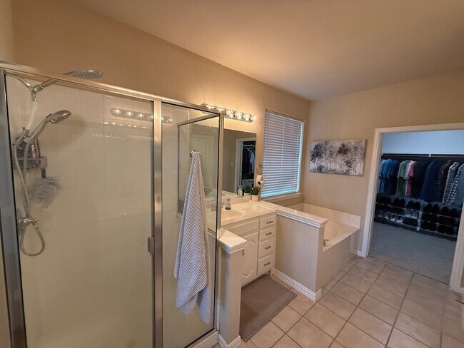 Building Photo - 1420 Somerset Dr