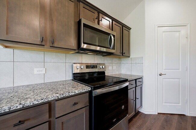 Building Photo - 3311 Brookstone Dr