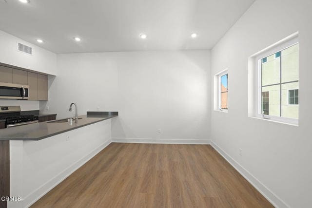 Building Photo - 834 N Fair Oaks Ave