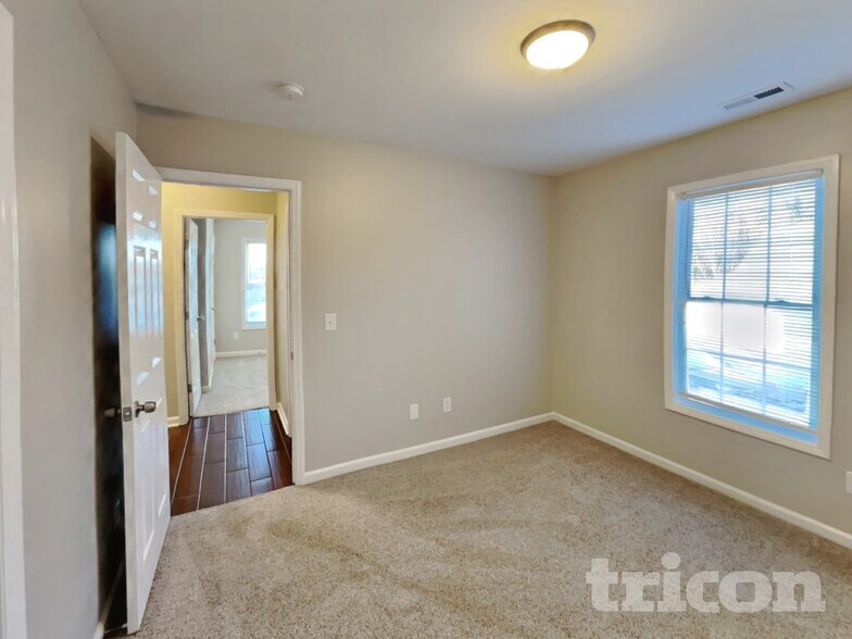 Building Photo - 5405 Advantis Dr