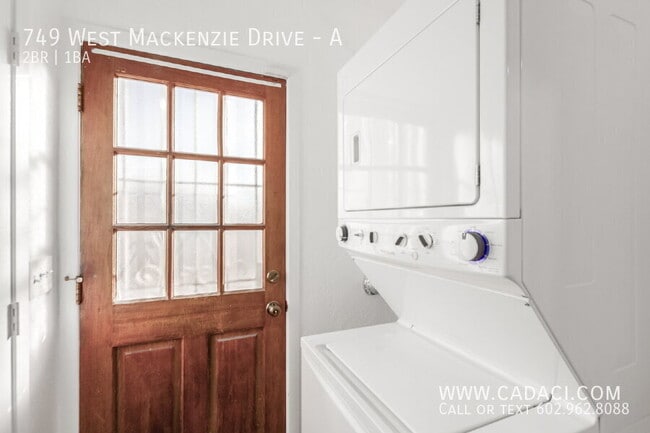 Building Photo - 749 W MacKenzie Dr