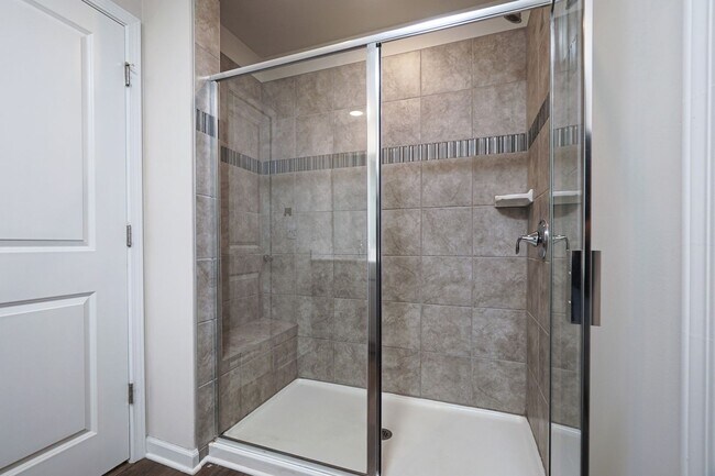 Building Photo - Lovely 3 Bed 2.5 Bath Townhome