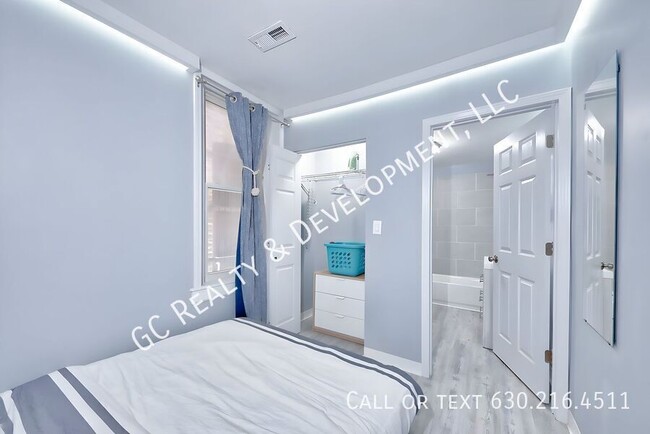 Building Photo - 460 W 28th Pl