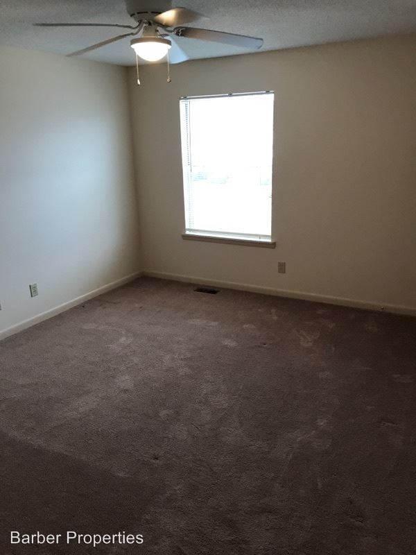 Building Photo - 21 Carriage Ln