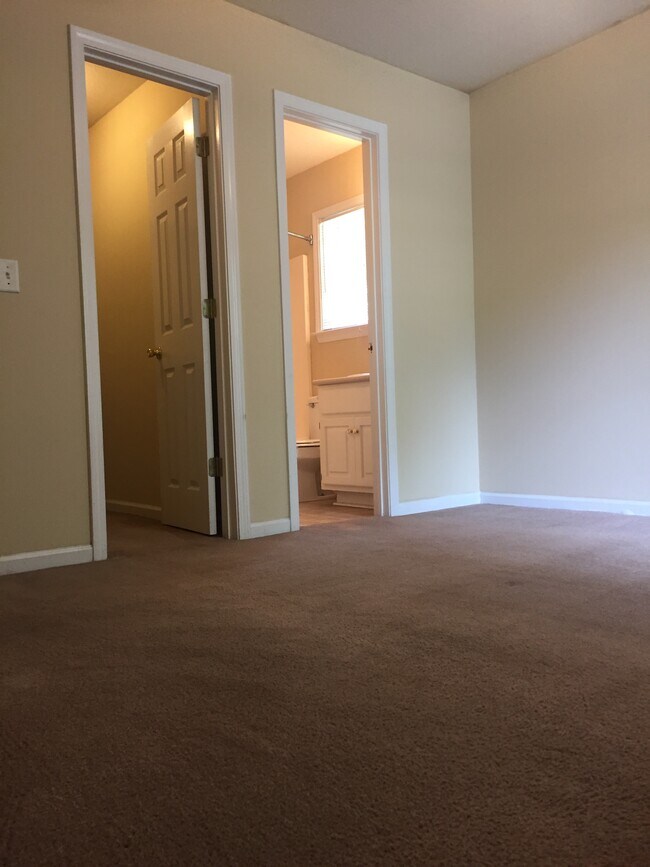 Building Photo - 5606 Landings Pkwy