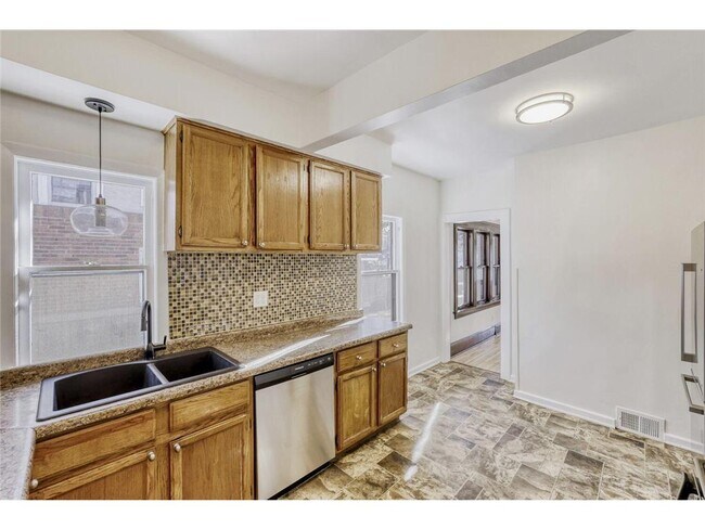 Building Photo - 1683 Minnehaha Ave E