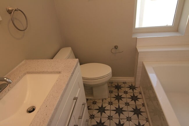 Building Photo - 3945 Baring St