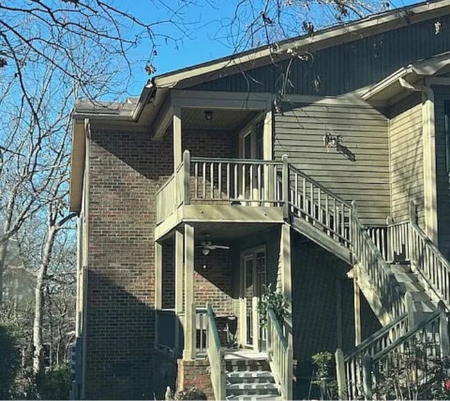 Building Photo - 2080 Woodlawn Dr SW