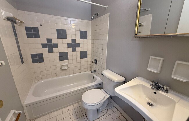 Interior Photo - 3239 Bishop Street