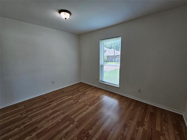 Building Photo - 10377 Country Club Dr