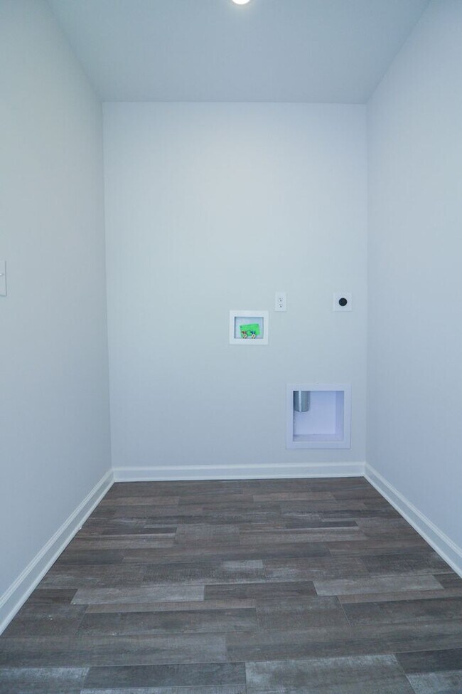 Building Photo - 132 Elegance Wy