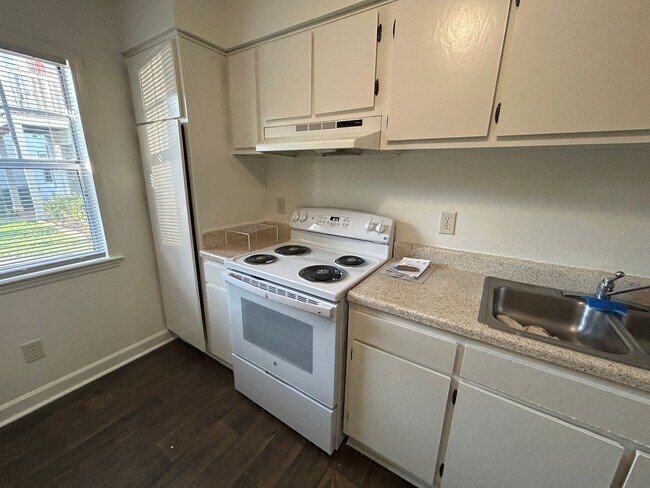 Building Photo - 2504 Avent Ferry Rd