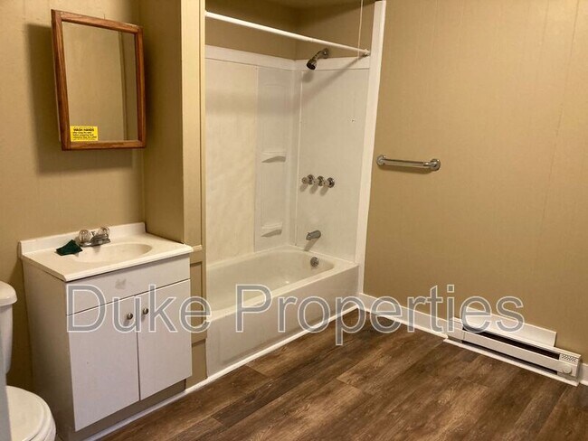 Building Photo - 431 W State St