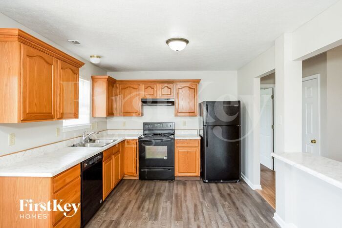 Building Photo - 7843 Stratfield Dr
