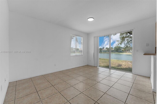 Building Photo - 2712 SE 15th Pl