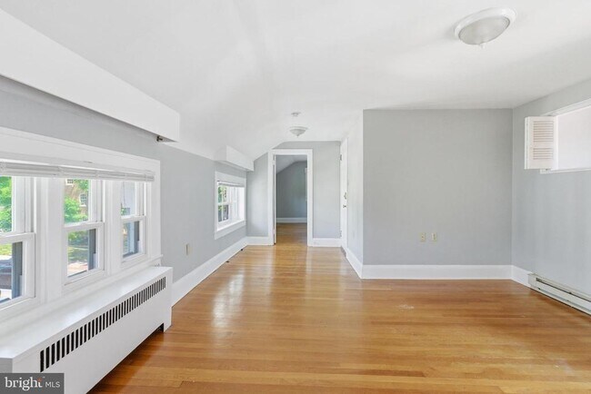 Building Photo - 142 N Washington St